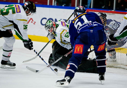 Mikael Håkanson, Linköping, oroar framför Jonas