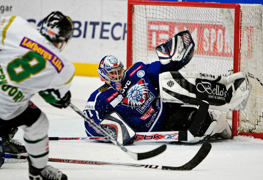 Rastislav Stana, målvakt, Linköping, räddar ett skott