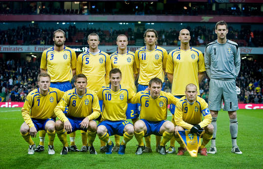 Bakre fr.v. Olof Mellberg,  Mikael Nilsson,  Johan