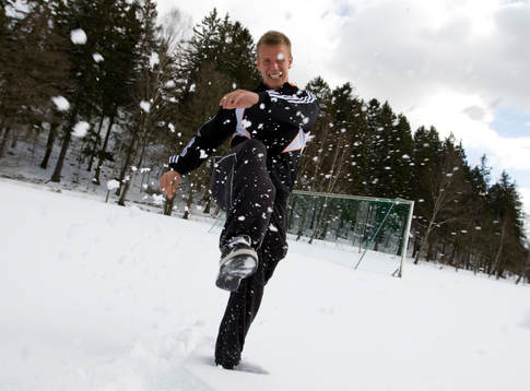 Pontus Wernbloom sparkar runt i snön