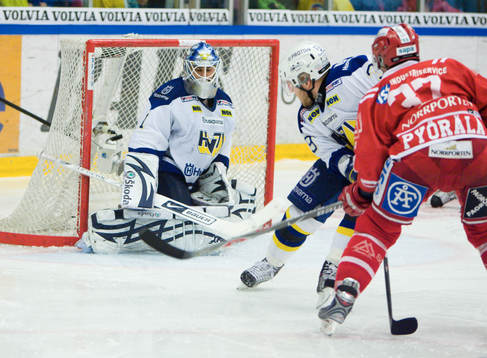 Mika Pyörälä, Timrå gör mål på Stefan Liv, Målvakt