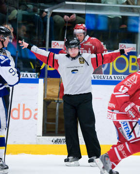 Marcus Vinnerborg, domare dömer bort HV´s mål på