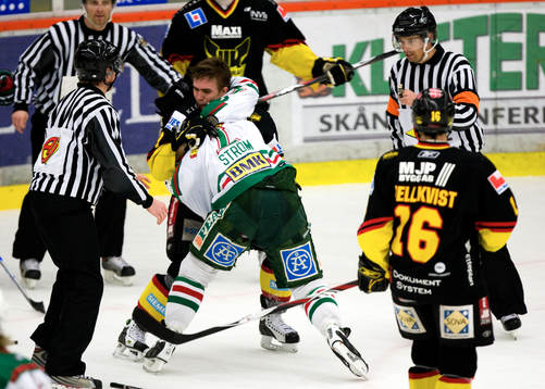 Slagsmål mellan Mikael Backlund och Sebastian Ström