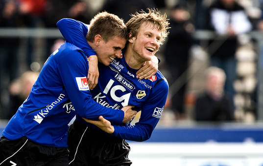 Jubel målskytt Martin Fribock och Alexander Prent