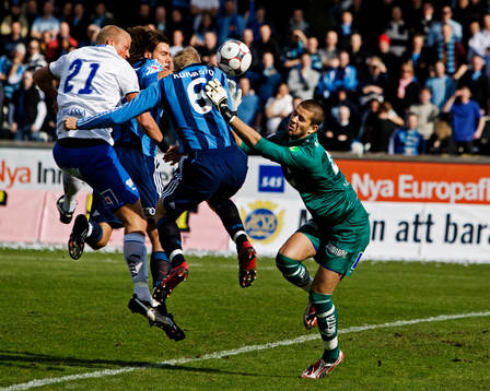 Situationen som leder fram till Djurgårdens 0-1-mål