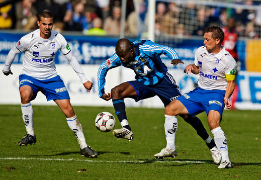 Jones Kusi Asare, Djurgården, tar sig framåt