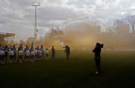 Matchen sköts upp på grund av oroligheter innan match