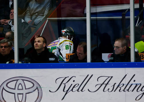 Mikael Johansson, Färjestad, fick matchstraff i andra