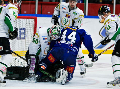 Jonas Junland, Linköping, kör över Jonas Gustavsson,