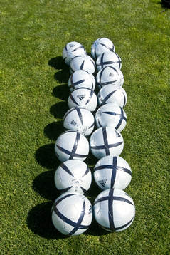 Fotbollar, fotboll, boll, bollar, Adidas. Genre