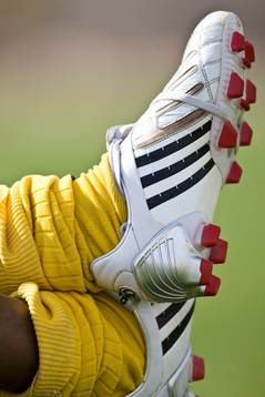 Fotbollsskor, Adidas, dobbar. Genre