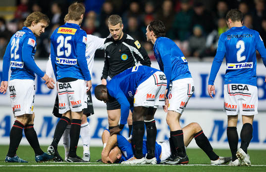 Mattias Thylander, Trelleborg, knockad av ett skott från