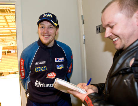 Johan Åkerman får precis veta att han har blivit