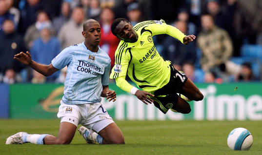 Gelson Fernandes och Shaun Wright Phillips