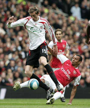 Peter Crouch och Gilberto Silva