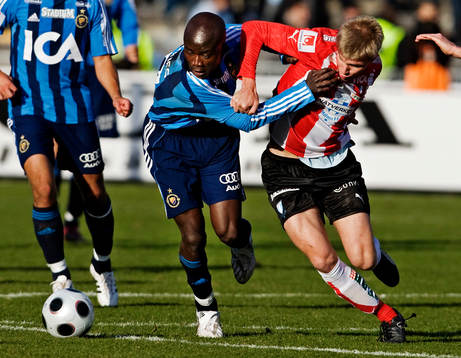 Jones Kusi Asare, Djurgården, drar i Robin Nilsson, Malmö