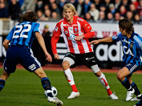Ola Toivonen, Malmö, med bollen