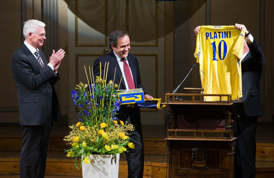 Årsmöte, Michel Platini, UEFA president. tar emot en