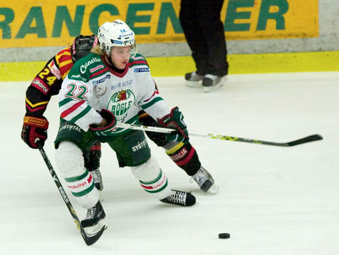 Tommy Enström, Rögle framför Mads Hansen, Brynäs