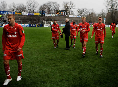 Besvikna Norrköping-spelare går av planen