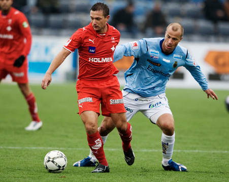 Mikael Blomberg, Norrköping, förföljs av Hans Berggren,