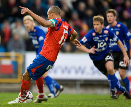 Henrik Larsson slår här straffen själv