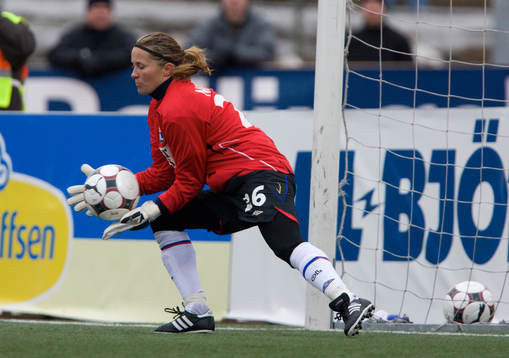 Bente Nordby, Målvakt Lyon
