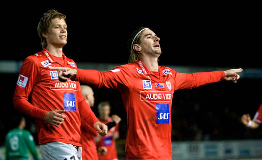 3-1 på straff av César Santín. Jubel