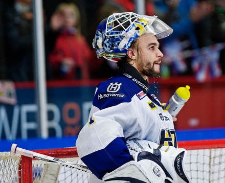 En besviken Stefan Liv, målvakt, HV71