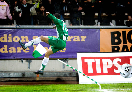 Charlie Davies, Hammarby, jublar genom att sparka ned