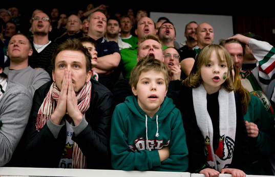Mycket Rögle supporters i Malmö ishall