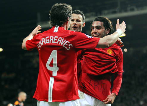 Carlos Tevez, jubel med Ryan Giggs och Owen Hargreaves