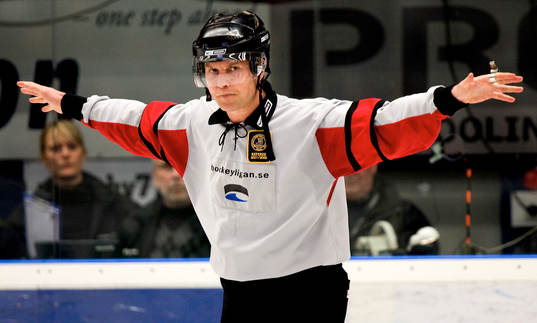 Ulf Rönnmark, domare dömmer bort ett HV-mål