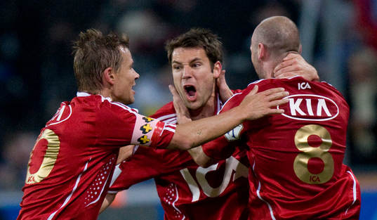 1-1, Thomas Olsson, som grattas av Niclas Alexandersson