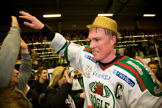 Rögle klara för elitserien, jubel. Kenny Jönsson, tackar