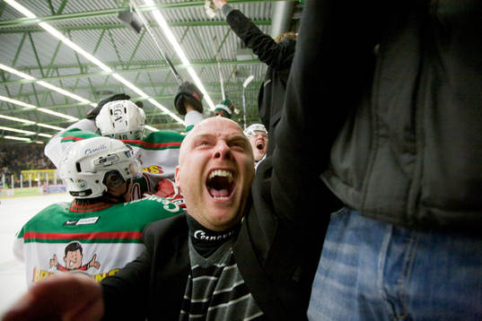 Peter Johansson, Tränare Rögle, jubel. Rögle klara för