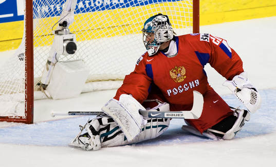 Evgeny Nabokov, målvakt släpper in 1-0 för Sverige