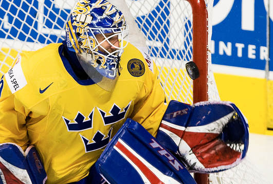 Henrik Lundqvist, målvakt, räddad av stolpen