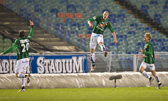Björn Andersson, GAIS, hoppar högt. Glädje, jubel