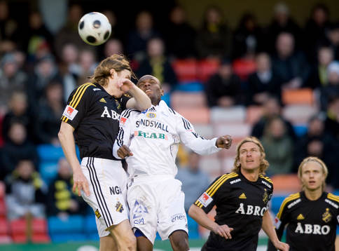 Nils-Eric Johansson, AIK, och Robert Mambo Mumba, Sundsvall