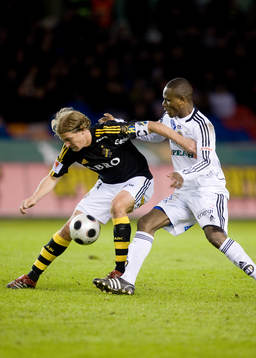Daniel Tjernström, AIK  och Robert Mambo Mumba, Sundsvall
