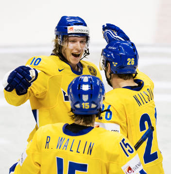 5-3 av Marcus Nilson som grattas av Nicklas Bäckström