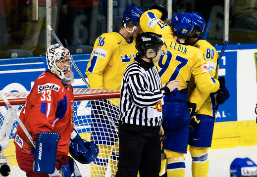 Anton Strålman gör 1-0 för Sverige på Milan Hnilicka,