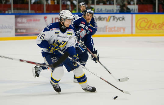 Johan Davidsson, HV71 med Mattias Carlsson, Linköping i