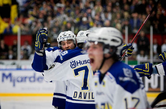 Segerjubel i HV71, Mikko Luoma. Jubel, glädje