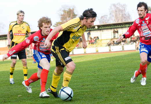Daniel De Stefano jagas av en Karlskrona-spelare
