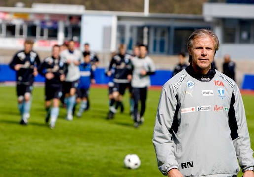 Roland Nilsson, tränare  i förgrunden