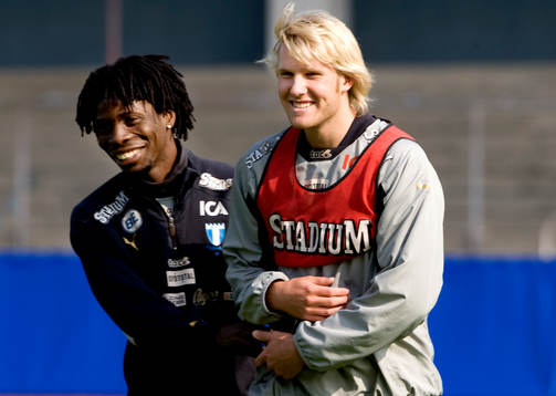 Ola Toivonen och Jimmy Dixon, skojar på träning