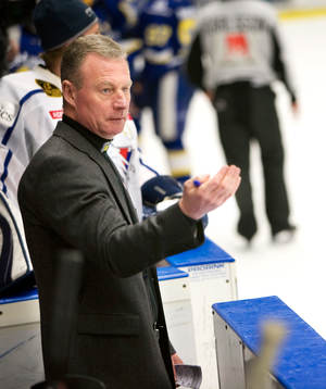 Jan Karlsson, tränare, Linköping gör time out och