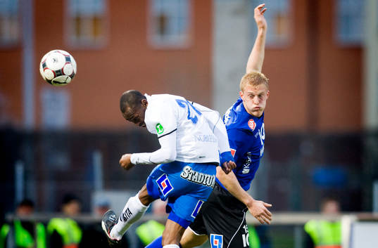 Kevin Amuneke, Norrköping, och Peter Larsson, Halmstad